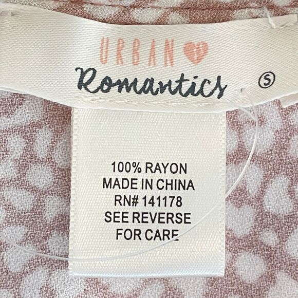 Urban Romantics Women’s Printed Short Sleeve Rayon Button Blouse Size Small - Picture 4 of 5